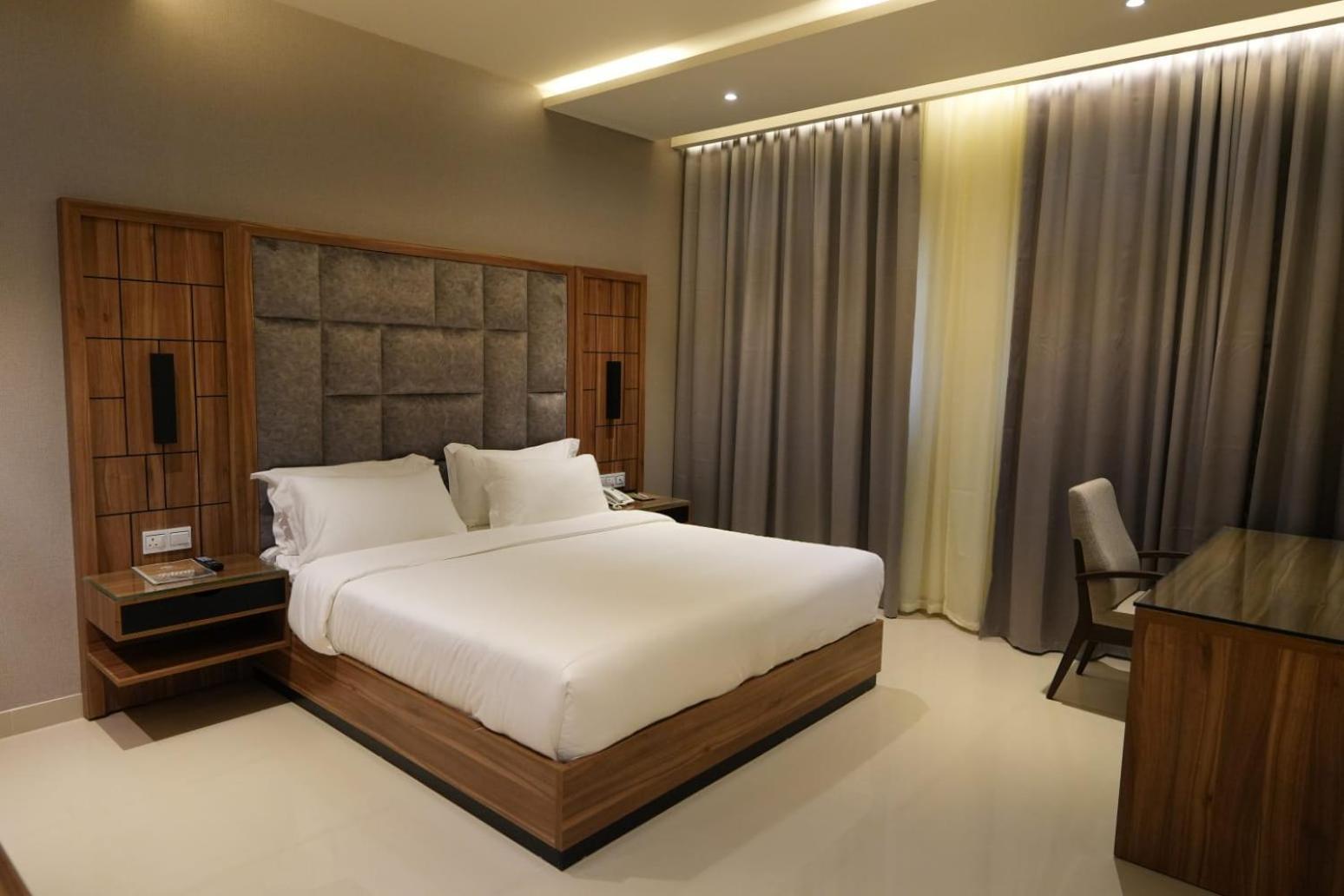 סאלאלה The Plaza Hotel & Resort מראה חיצוני תמונה